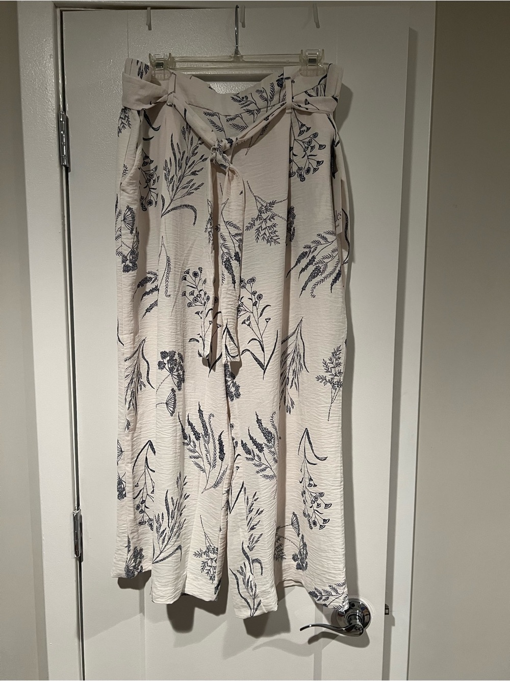 Women’s Cream Floral (Cream/Navy) Pants NWT XL